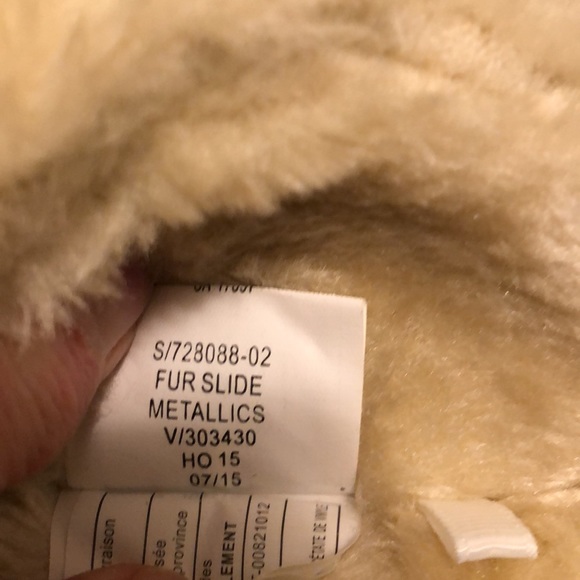 GAP SLIPPERS - METALLIC - FUR SLIDES - women’s size 9/10 - #213 - Picture 9 of 14